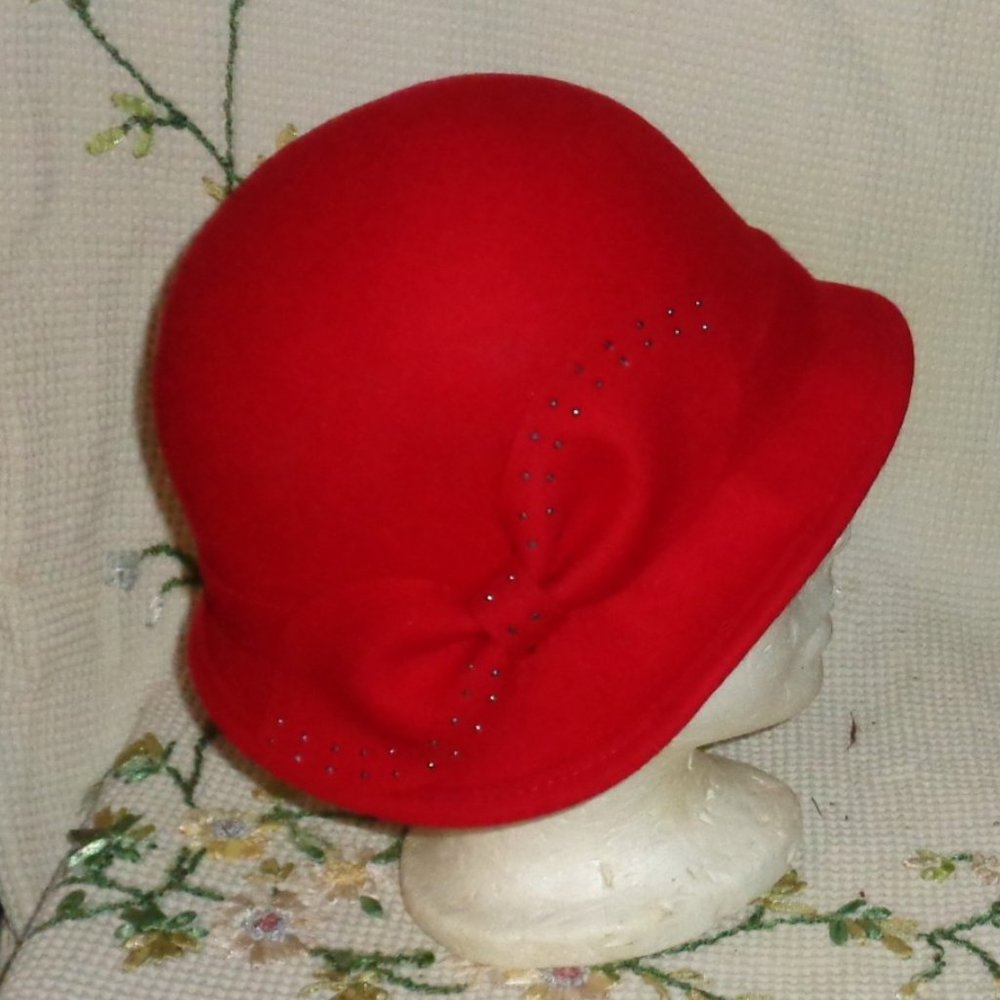 COLLECTIONEIGHTEEN RED CLOCHE HAT WITH BOW,SEQUINS-ONE SIZE-NEVER WORN!